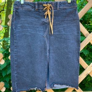 Express Jean Pencil Black Denim Skirt Suede lace up front, size 5/6 (J1034)